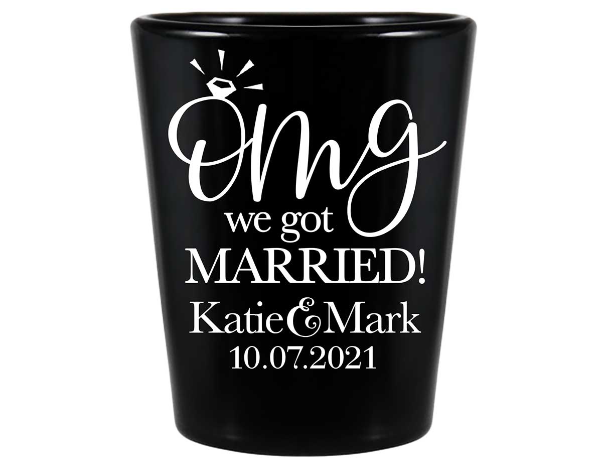 OMG We Got Married 1A Standard 1.5oz Black Shot Glasses Cute Wedding Gifts for Guests
